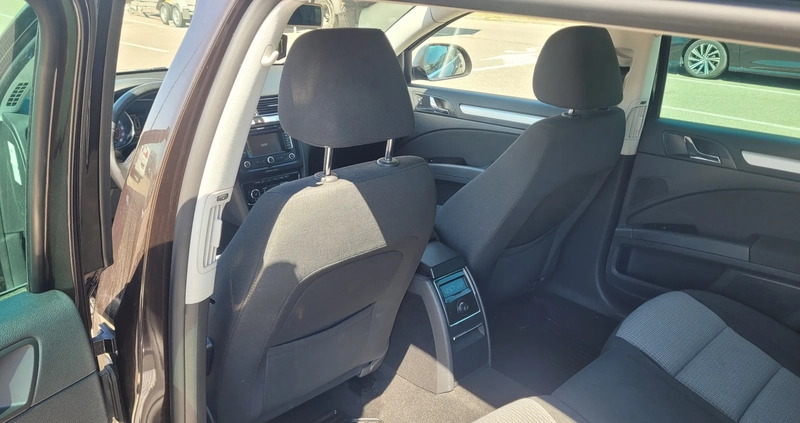 Skoda Superb cena 30000 przebieg: 306000, rok produkcji 2013 z Białystok małe 92